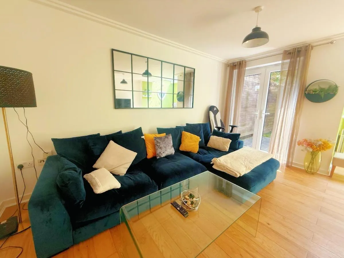 Sunny 4 Bedrooms Town House برايتون